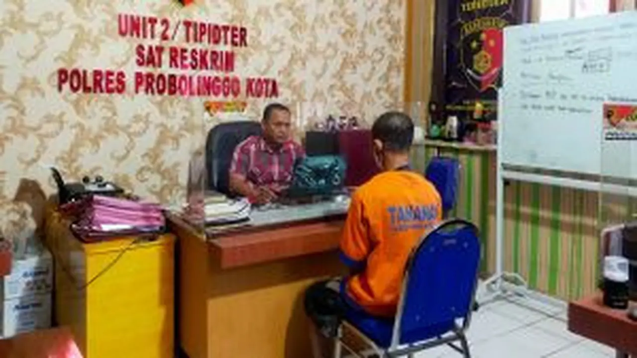 Pelaku pencabulan NEP  menjalani pemeriksaan di Mapolres Probolinggo Kota (Istimewa)