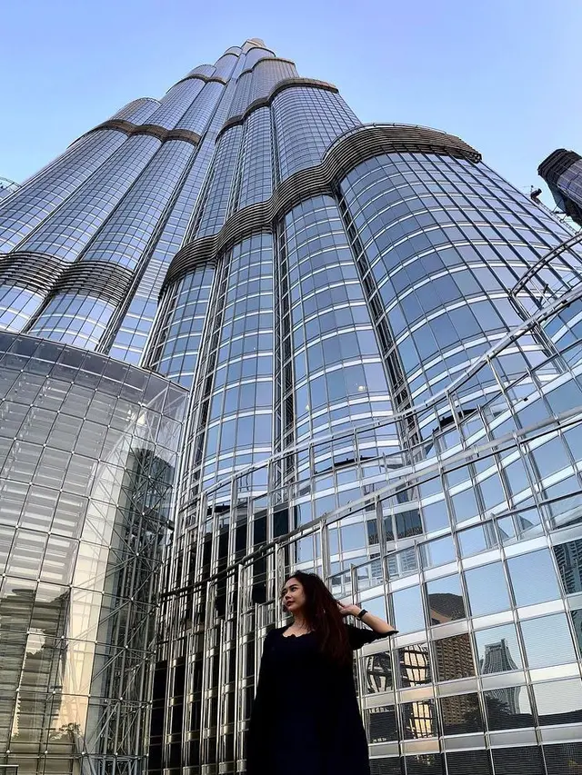 Nikmati Waktu Sendiri, Ini 6 Potret Aura Kasih Liburan di Dubai