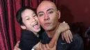 Azka terlihat riang bersama sang ayah. (Galih W. Satria/Bintang.com)