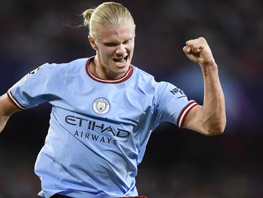 Ketajaman Erling Haaland berlanjut di Liga Champions 2022/2023. Kontribusinya turut berandil membawa Manchester City membungkam Sevilla 4-0 di Estadio Ramon Sanchez Pizjuan, Rabu (7/9/2022). (AP/Jose Breton)