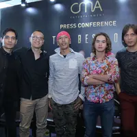 Bertajuk The Best of Dewa 19, konser ini suguhkan formasi era keemasan Bintang Lima. (Daniel Kampua/Fimela.com)