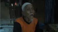 Beruntung, itulah yang dialami Mbah Masirin (81), warga Desa Wonosemi, Kecamatan Banjarejo, Kabupaten Blora, Jawa Tengah ketika mendaki Gunung Lawu. (Liputan6.com/Ahmada Adirin)