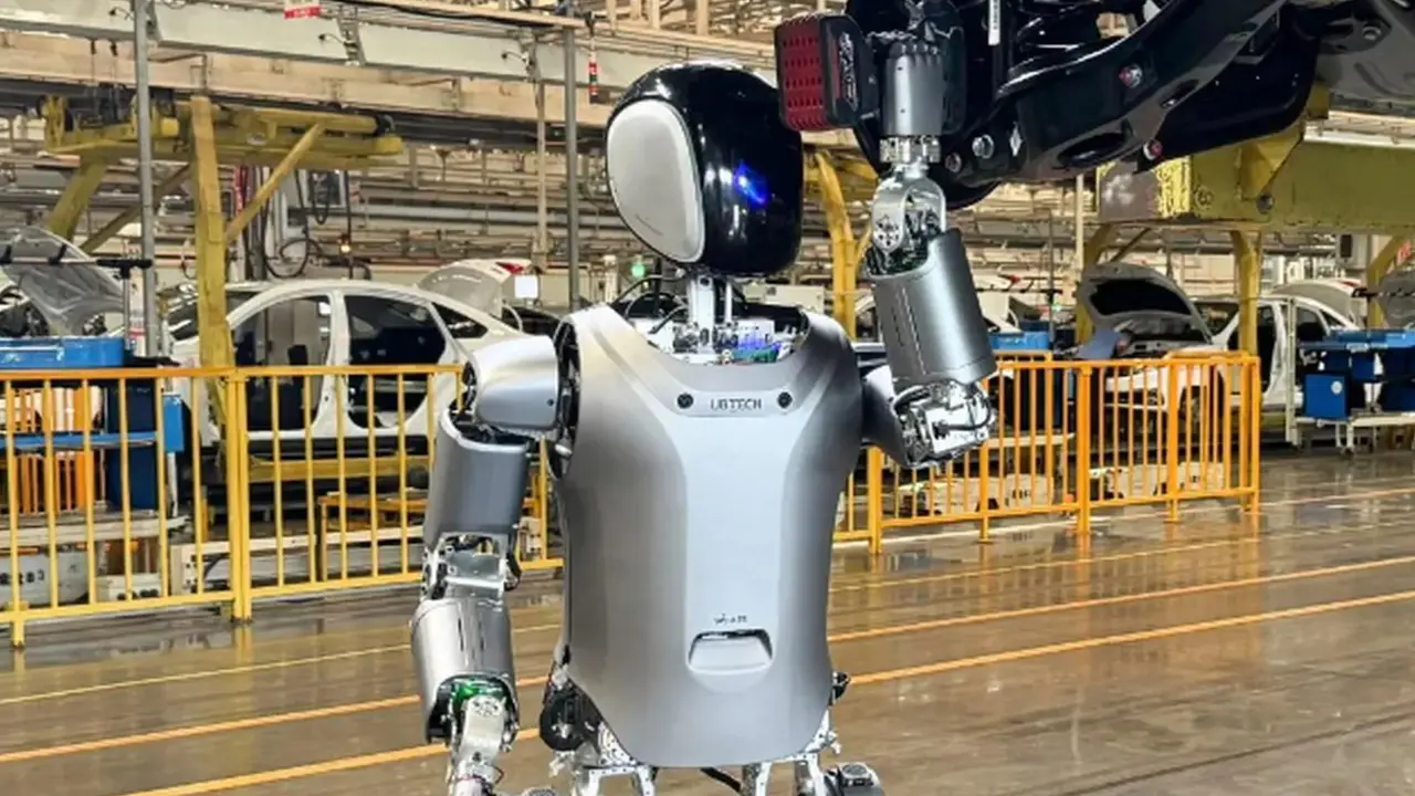 Dongfeng Manfaatkan Robot Humanoid untuk Produksi Mobil (Carscoops)