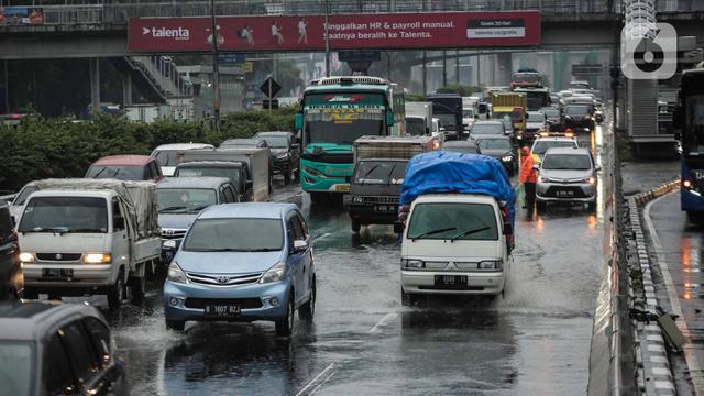 Tol Dalam Kota Tersendat