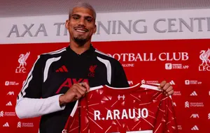 Ronald Araujo di Liverpool: Gaya Main, Kecocokan dengan Sistem, dan Alasan Barcelona Melepasnya