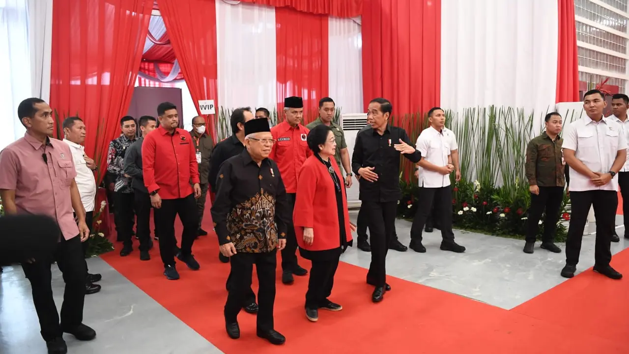 Presiden Joko Widodo atau Jokowi tiba di Stadion Utama Gelora Bung Karno (GBK) dalam rangka menghadiri puncak perayaan Bulan Bung Karno 2023.