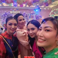 Mulai dari Selvi Ananda, Geng Cendol, hingga Aaliyah Massaid, berikut tampilan seleb dan public figure di pesta ulang tahun anak dr. Feni Nugraha. [@mrsayudewi/@zaskiasungkar15/@shireensungkar].