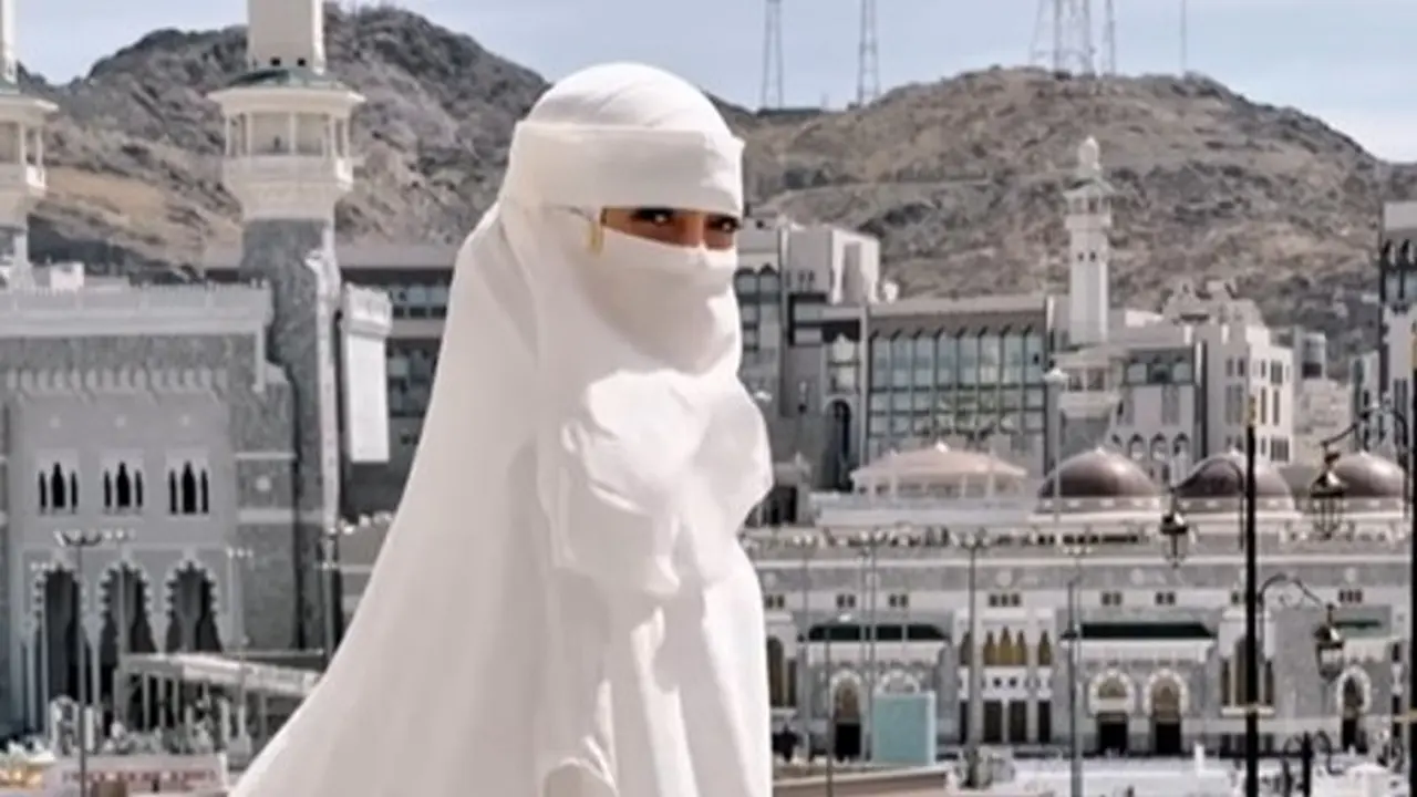 Celine Evangelista Pakai Abaya dan Bercadar Putih Saat Umrah Perdana, Warganet Mengaku Merinding