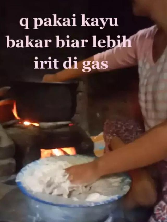 Memasak bakso