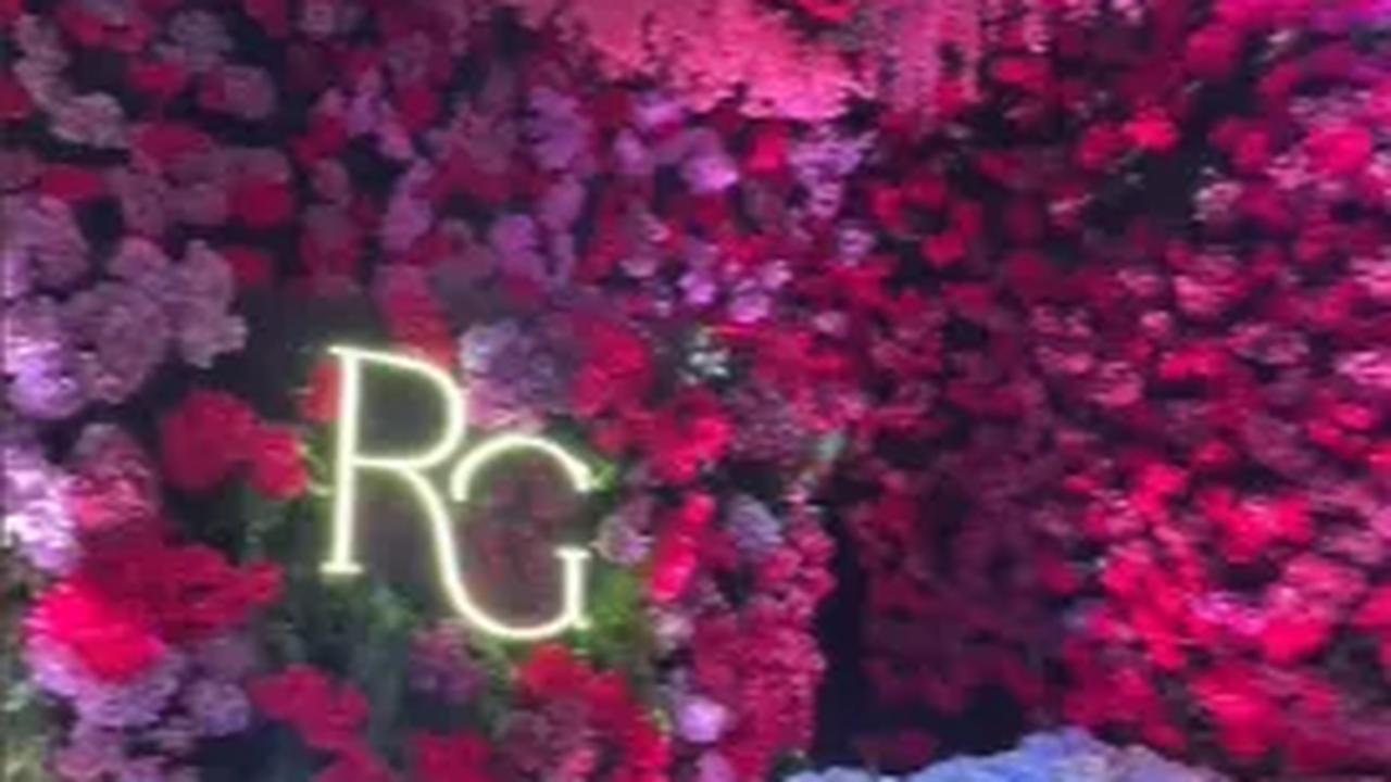 Melalui akun TikTok feliciasasongko, diungkapkan ada 7 tema dekorasi yang berbeda-beda di area prefunction hall. <br>