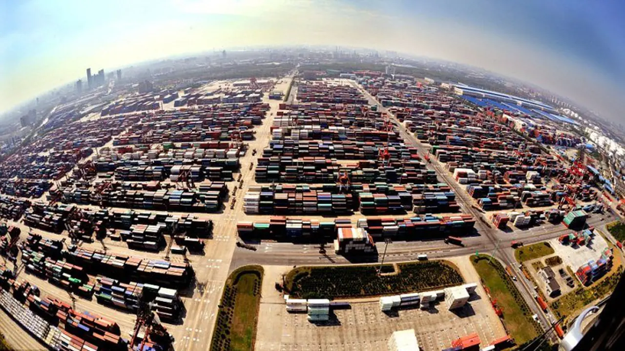 Pelabuhan terbesar di dunia - Port of Shanghai 1