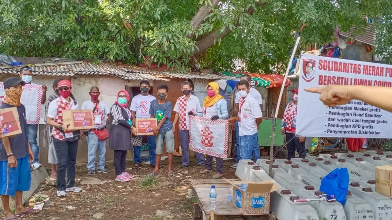 Relawan Solmet membagikan paket sembako di sejumlah titik wilayah Jakarta, Depok dan Bekasi. (Istimewa)
