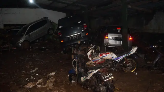 Penyebab Banjir Bandang Landa Bandung hingga Libas Belasan Mobil dan Toko