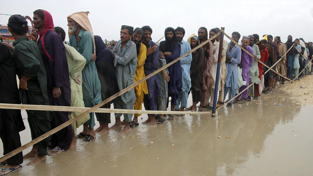 Hujan Deras Picu Banjir Bandang di Pakistan, Ratusan Orang Tewas