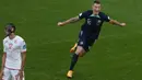 <p>Penyerang Australia, Mitchell Duke (kanan) berselebrasi usai mencetak gol ke gawang Tunisia selama pertandingan grup D Piala Dunia 2022 di Stadion Al Janoub di Al Wakrah, Qatar, Sabtu, 26 November 2022. Australia menang tipis atas Tunisia dengan skor 1-0. (AP Photo /Natacha Pisarenko)</p>