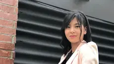 Zee JKT48 padu padan blazer. (Dok: Instagram&nbsp;https://www.instagram.com/jkt48.zee/&nbsp;Liputan6.com)