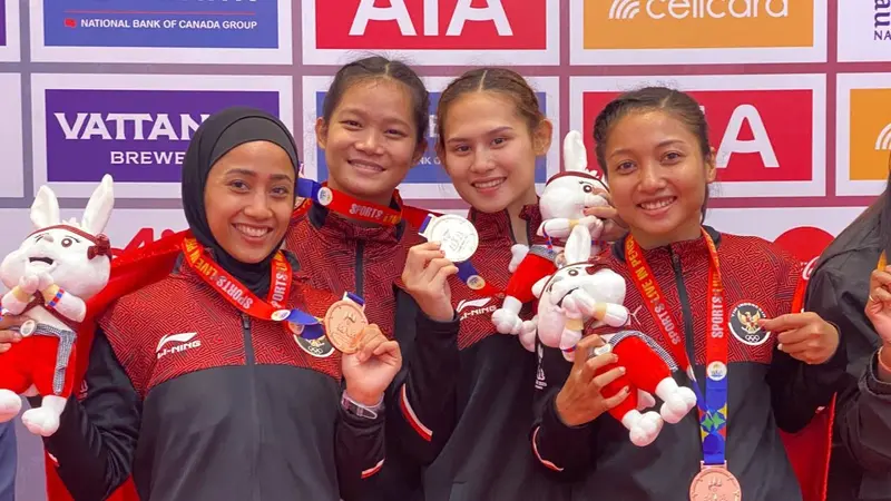 Tim kumite beregu Indonesia usai merebut perunggu di SEA Games 2023