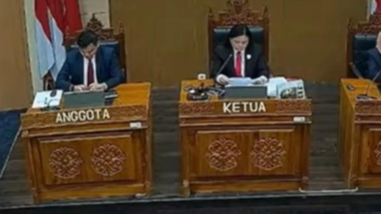 TOP NEWS: Hakim Galak, UGM Tak Punya Laporan KKN Jokowi | Bocoran Jenderal, Masuk Polisi Bayar Rp200 Juta