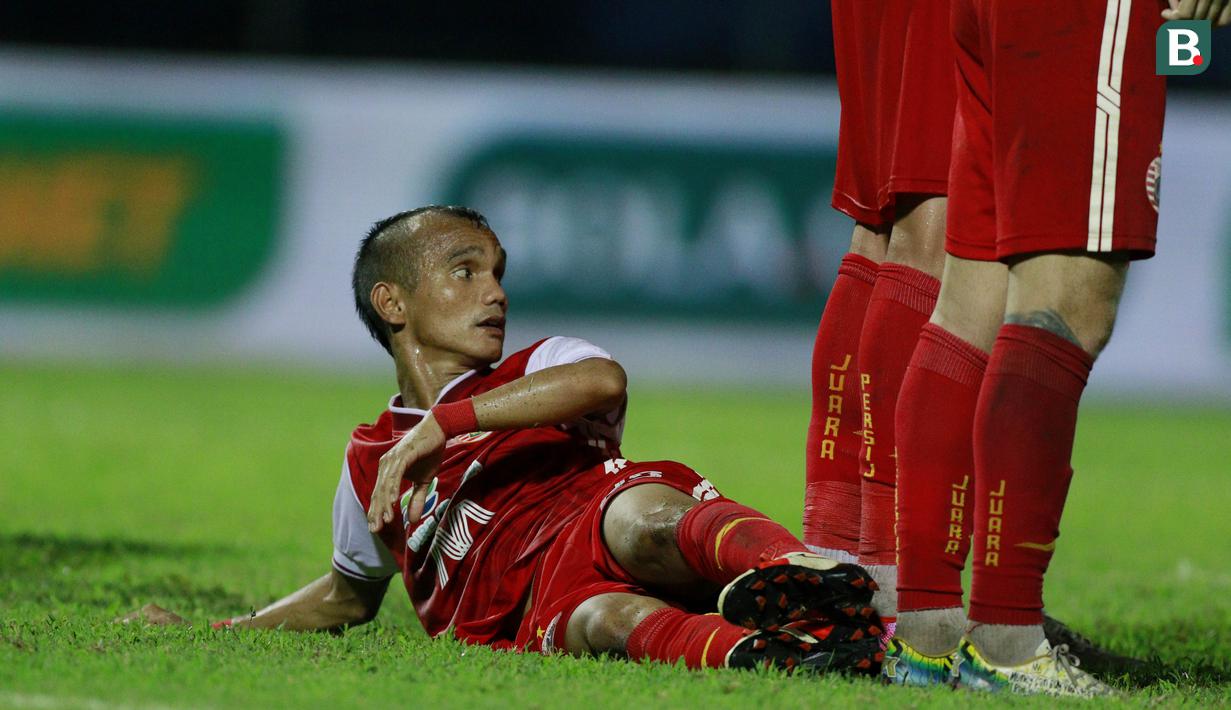 Aksi pemain berusia 29 tahun tersebut sontak membuat geger dan viral di media sosial. Unggahan adegan tersebut di akun instagramnya dibanjiri ribuan komentar para netizen. (Bola.com/M Iqbal Ichsan)