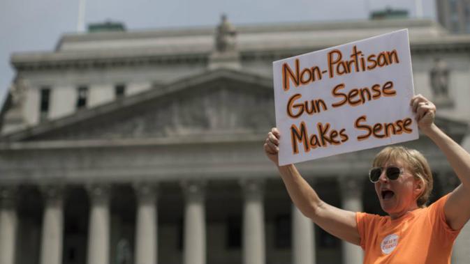 Pawai Oranye mengenang korban kekerasan senjata api di Amerika Serikat. (AP)