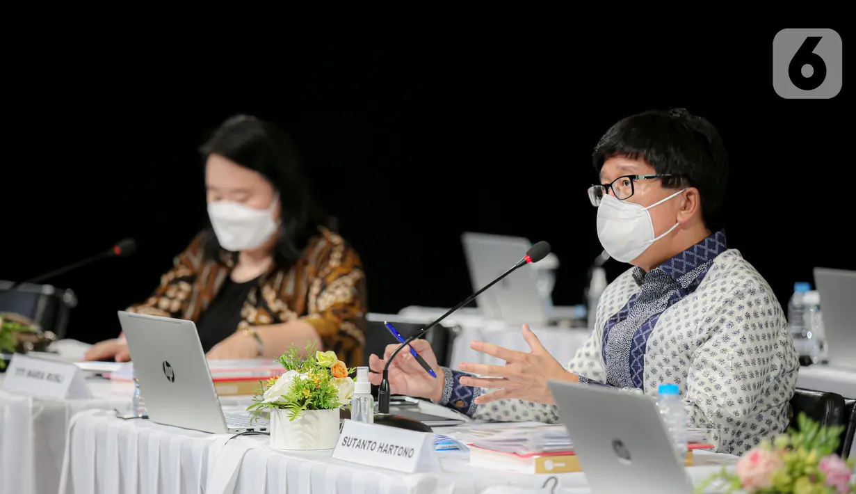 Wakil Direktur Utama EMTEK Sutanto Hartono dalam paparan publik EMTEK, di Jakarta, Rabu (29/6/2022). Rapat Umum Pemegang Saham Tahunan (RUPST) PT Elang Mahkota Teknologi Tbk. (EMTK) memutuskan tidak membagikan dividen dari laba bersih 2021. (Liputan6.com/Faizal Fanani)