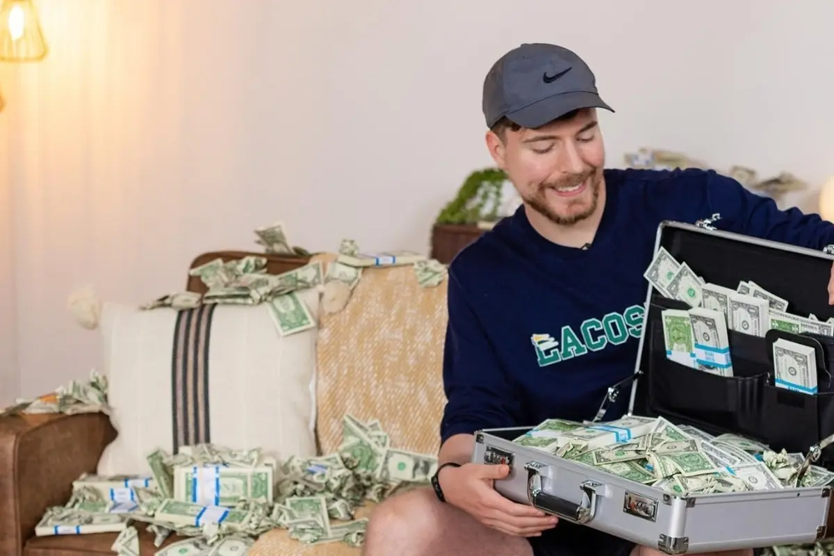 YouTuber MrBeast bagi-bagi uang USD 50.000 di hari ulang tahunnya
