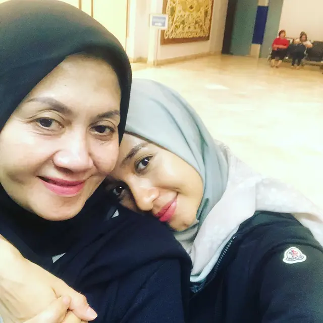 6 Potret Kebersamaan Laudya Cynthia Bella dan Ibunda, Penuh Kehangatan