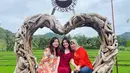 Usai mendapatkan gelar sarjana psikologi, aktris kelahiran Medan ini pun langsung menjalani liburan bersama keluarga. Terlihat dalam liburannya tersebut ia mengunjungi beberapa lokasi wisata, yaitu Yogyakarta dan Bromo. Dalam media sosial Instagramnya, ia pun banyak membagikan potret keseruannya bersama keluarga yang mencuri perhatian. (Liputan6.com/IG/@havizadevianjani)
