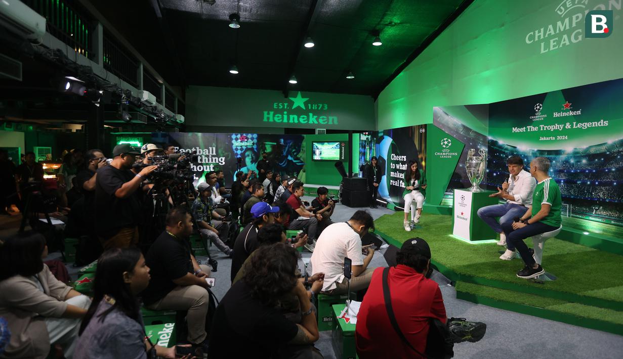 <p>Legenda Real Madrid, Fernando Morientes, hadir dalam acara bertajuk Meet The UEFA Champion League Trophy and Legends di MGP Space SCBD, Jakarta, Jumat (26/4/2024). (Bola.com/M iqbal Ichsan)</p>