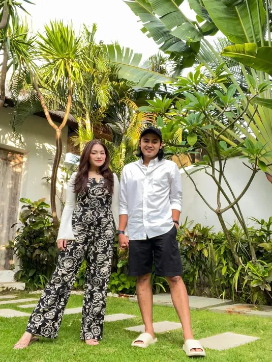 Nathalie Holscher dan Ilham Yogi Liburan Romantis di Bali (Sumber:Instagram/nathalieholscher)