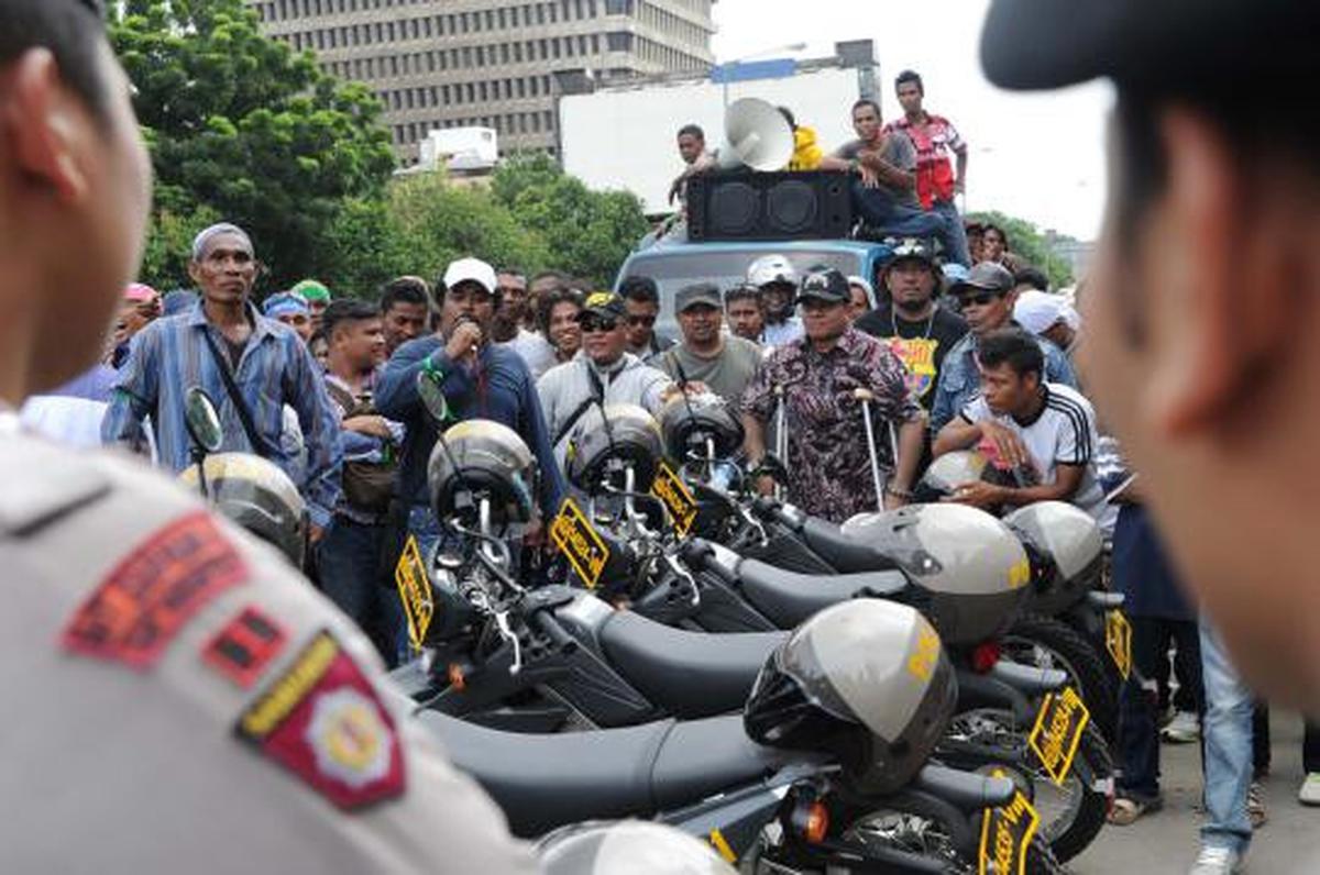 Massa kontra John Kei gelar aksi di depan PN Jakarta Pusat