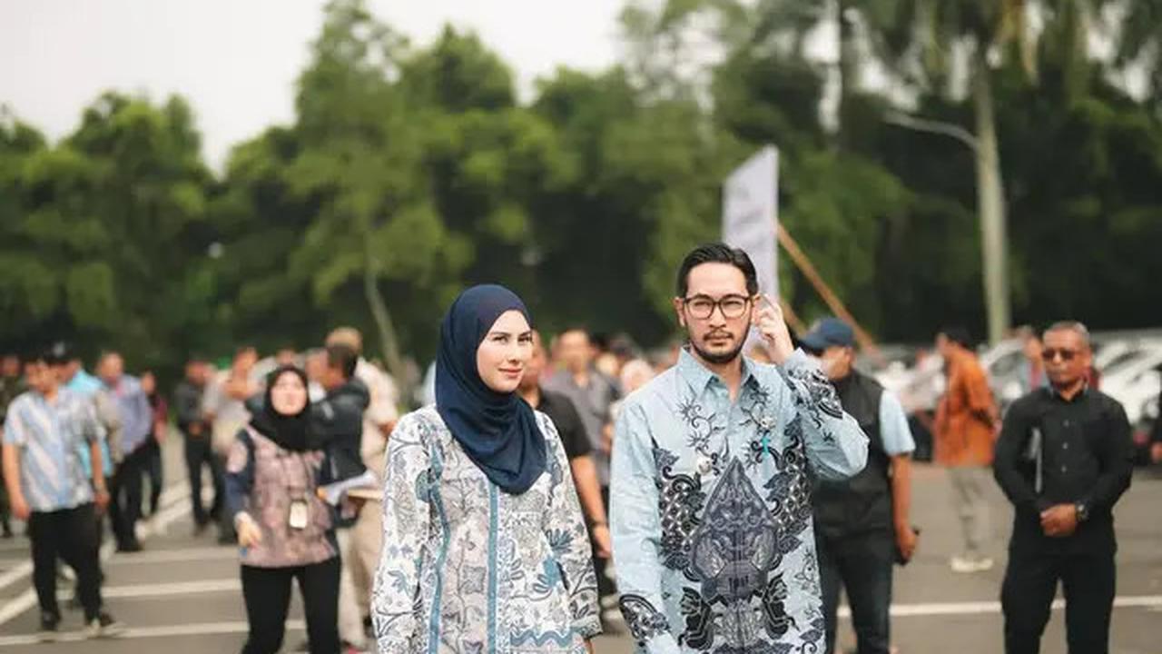 7 Outfit Ibu Pejabat Berhijab ala Syahnaz Sadiqah di 2025, Berwibawa dan Elegan