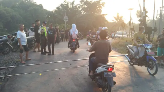 Kata KAI soal Mobil Berisi Pelajar Tertabrak Kereta di Lampung, 2 Siswi SMA Tewas
