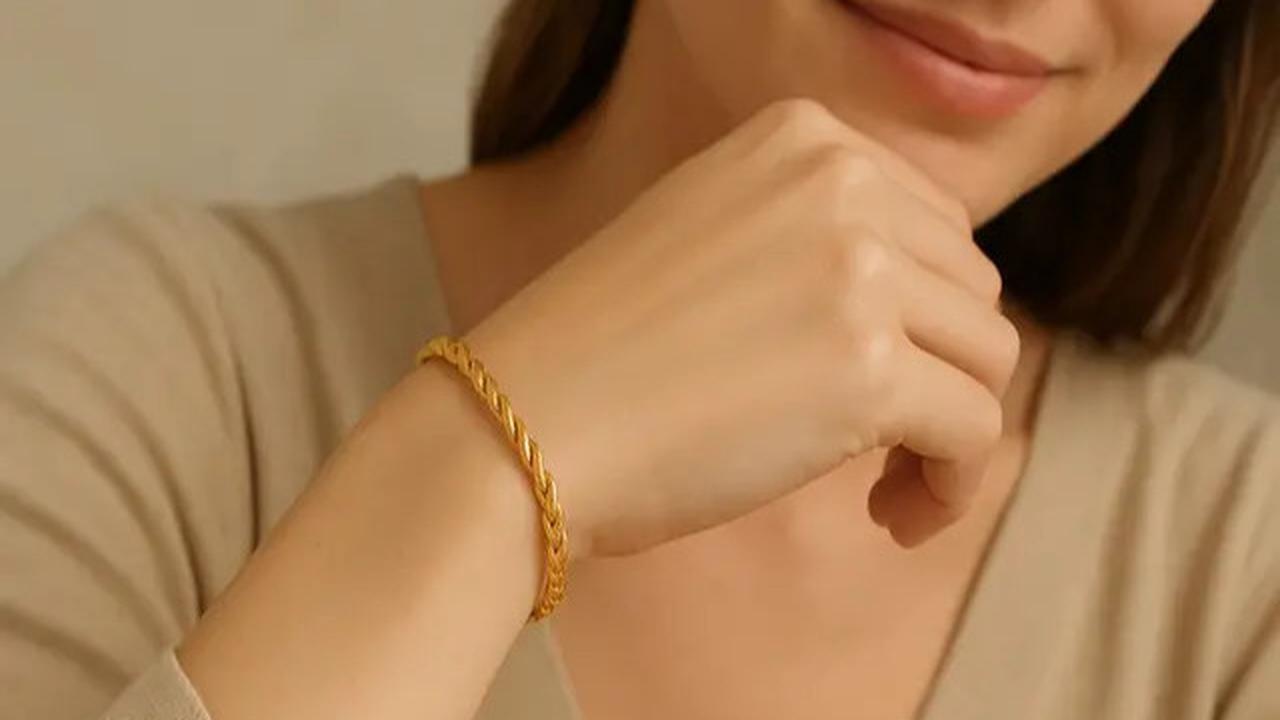 8 Gelang Rantai Twist untuk Ibu Muda, Tampil Elegan Sehari-hari dan Kekinian