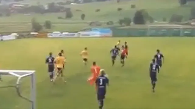 Spektakuler! Kiper Austria Cetak Gol dari Jarak 80 Meter