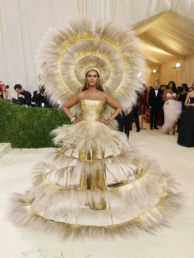 8 Gaya Memukau Pesohor Dunia di Met Gala 2021