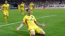 Pemain Rumania, Bogdan Stanciu melakukan selebrasi usai mencetak gol ke gawang Prancis saat laga perdana Euro 2016 di Stade de France, Prancis (11/6). Prancis menang dengan skor 2-1. (Reuters/ Darren Staples)