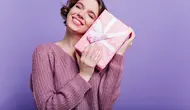 15 Inspirasi Kado Girlfriend Day, Cocok untuk Sahabat hingga Kekasih