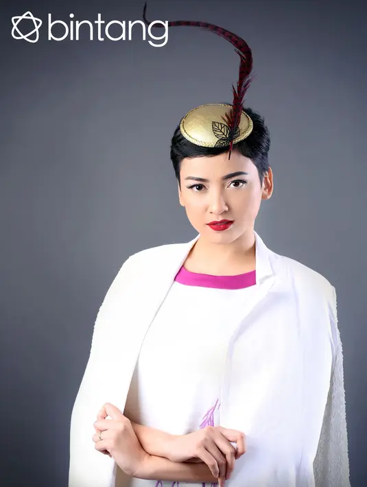 Istri dari Ryan Athony Manoarfa itu saat harus mengandung dan melahirkan berat badannya mulai tak terkontrol lagi. Meski sempat merasakan riasu, ia mulai berpikir tidak mau lagi diperbudak istilah cantik dalam dunia hiburan. (Febio Hernanto/Bintang.com)