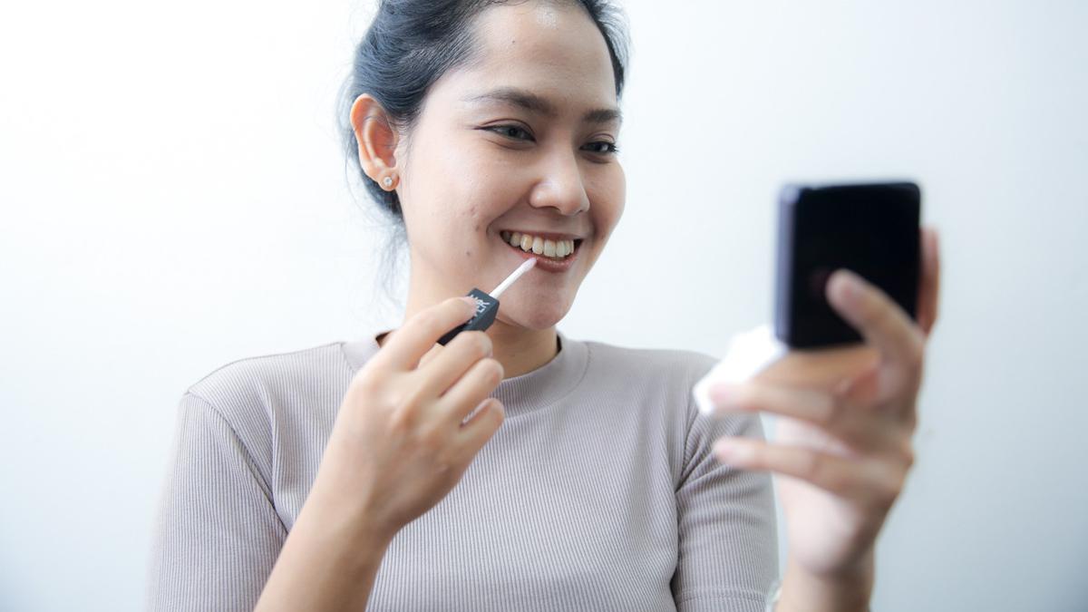 Beauty 101: Rahasia Bibir Cetar dengan Lip Liner