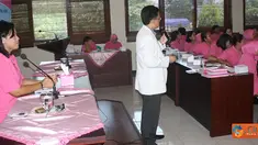 Citizen6, Kendal: Seminar ini berguna untuk meningkatkan kesadaran akan manfaat dari program Keluarga Berencana yang dicanangkan oleh pemerintah sebagai pembicara adalah Dokter Indra Adi Susianto M. (Pengirim: Aryo Widiyanto)