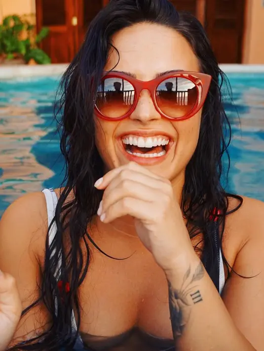 Untungnya masa itu telah lewat. Kini Demi Lovato menjalani kehidupan yang lebih baik. (instagram/ddlovato)