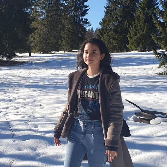 6 Pesona Sarah Menzel Pacar Azriel Hermansyah Yang Curi Perhatian Hot Liputan6 Com