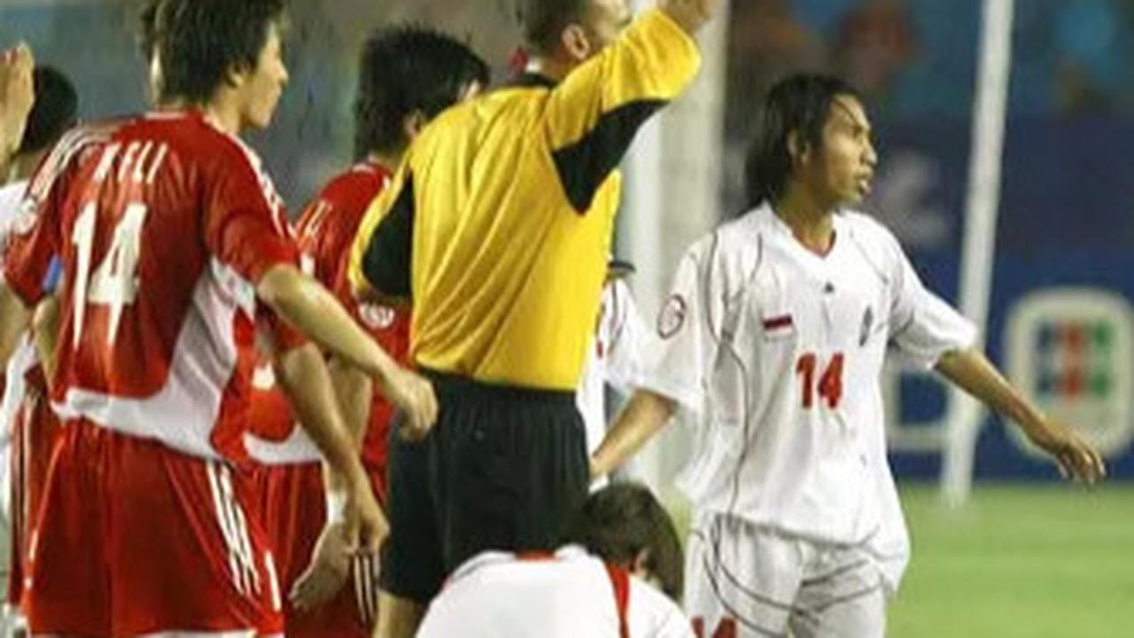 Mengenang Duel Timnas Indonesia Vs China di Piala Asia 2004: Dihajar 5 Gol, Alex Pulalo Kena Kartu Merah