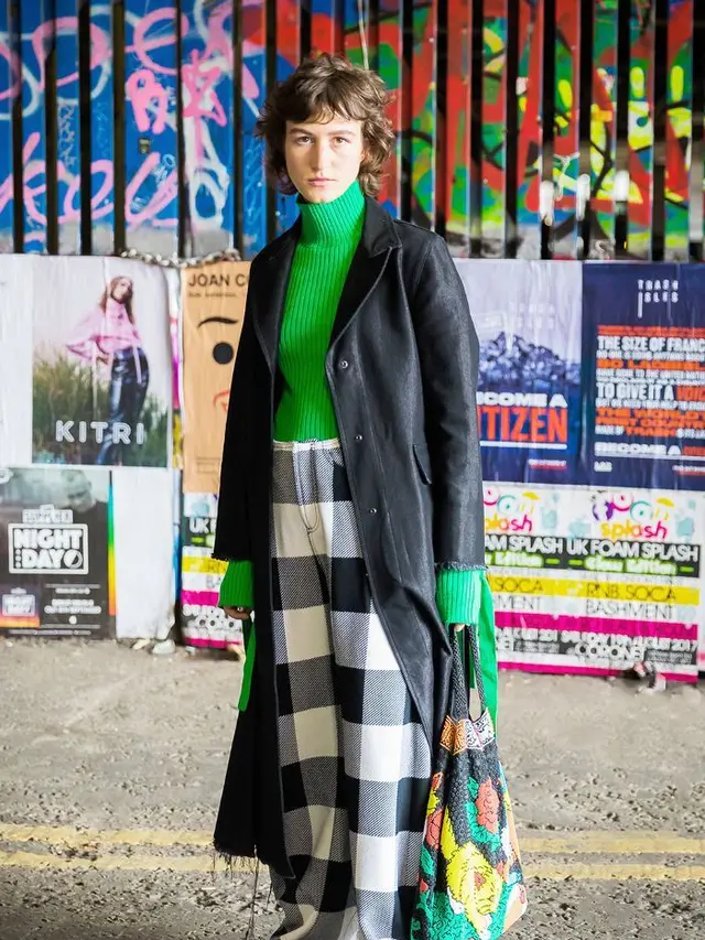 [Bintang] Tips Padu-padan Celana Kotak-kotak dengan 5 Gaya Ini