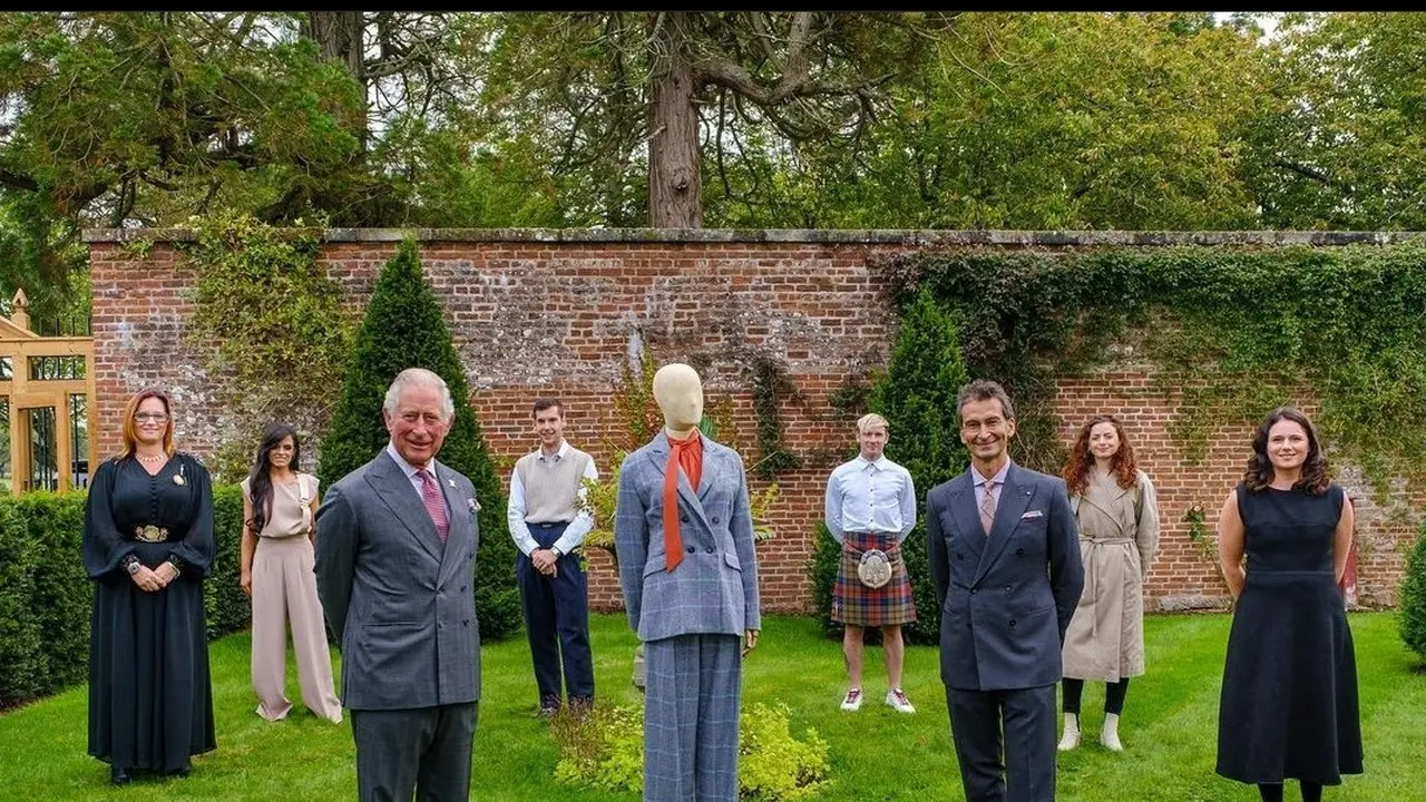 Gandeng Mahasiswa Desain Mode, Pangeran Charles Rilis Koleksi Fesyen Berkelanjutan