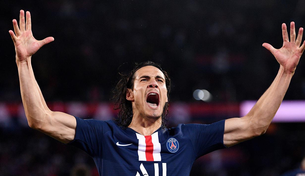 5. Edinson Cavani (PSG) - Sebagai pemilik nomor 9 di PSG, Cavani bisa dikatakan cukup sesuai. Striker berumur 33 tahun ini mampu bersaing dengan pemain muda lainnya. Dari 13 penampilannya musim ini, Cavani menyumbangkan 4 gol dan 2 assist untuk PSG. (AFP/Franck Fife)