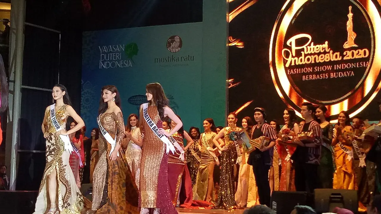 Peragaan busana dari 39 Finalis Puteri Indonesia 2020.