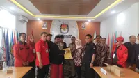 Pasangan Imron-Agus Kurniawan resmi menjadi pendaftar pertama ke KPU Kabupaten Cirebon dalam Pilkada Serentak 2024. (ist)