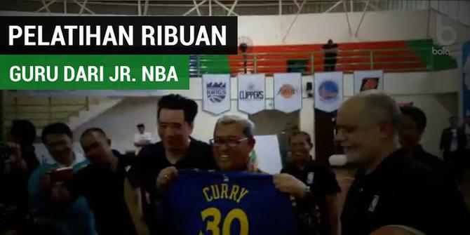 VIDEO: Ribuan Guru Olahraga di Jabar Mendapat Pendidikan Basket dari Akademi Pelatih Jr. NBA